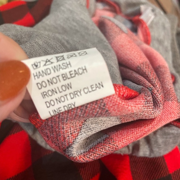 Black and red check lounge pant.  Gray waistband - Picture 9 of 9